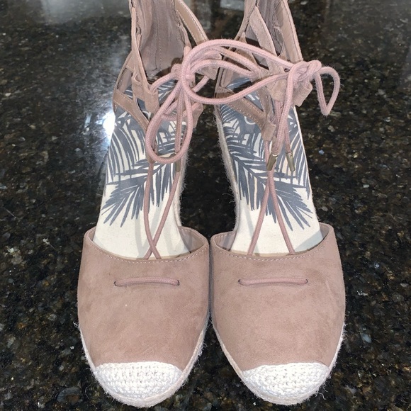 • Dolce Vita Espadrille Sandals • - Picture 3 of 6